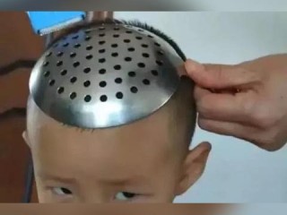小小勺子，大大改变，小学生用勺子当理发镜的奇妙变帅之旅