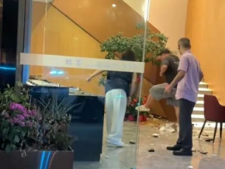 从辉煌到毁灭，老板400万投资后的亲手砸店之谜